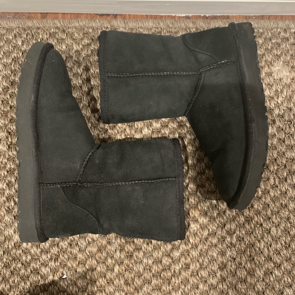 Ugg Classic Short Boot Black Size 7. - Picture 2 of 6